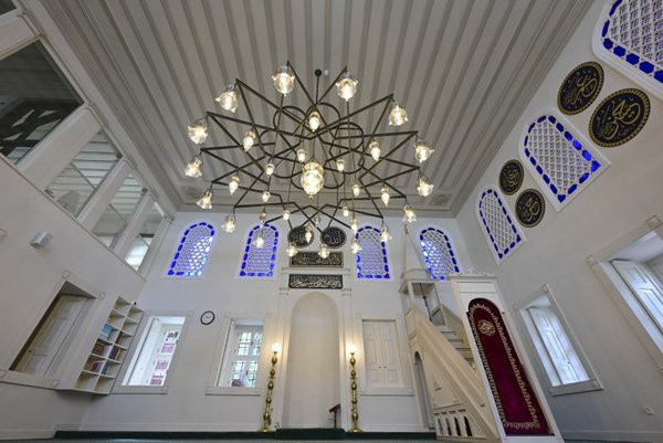 Vaniköy Camii ibadete açıldı! Cumhurbaşkanı Erdoğan: Birileri gibi İstanbul sevgimizi lafta bırakmıyoruz - Resim: 1