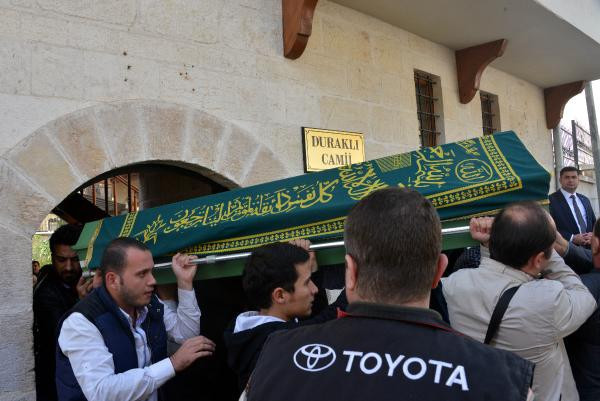 Babalarının katlettiği kız kardeşlerin cenazesinde yürek yakan detay! - Resim: 4