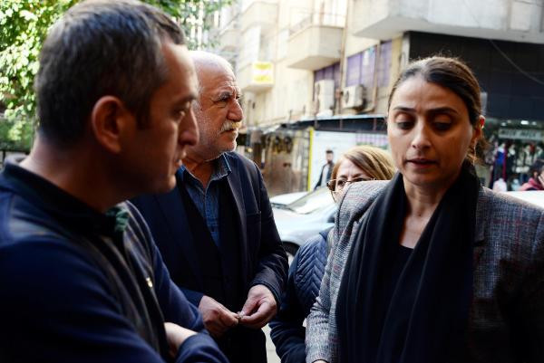 Polisten HDP'li vekile veto: Bugün şehidimiz var yapmayın - Resim: 1