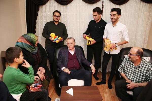 Üçüzlerin 17 yıllık hayalleri gerçek oldu - Resim: 1