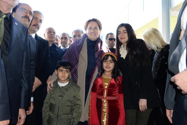 Meral Akşener Diyarbakırlı çıktı! Üç dilli pankart sürprizi... - Resim: 4