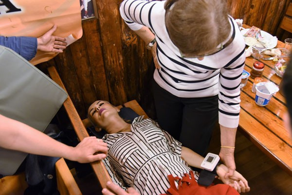 Ünlü sunucu iftarda bir anda bayıldı işte nedeni... - Resim: 3