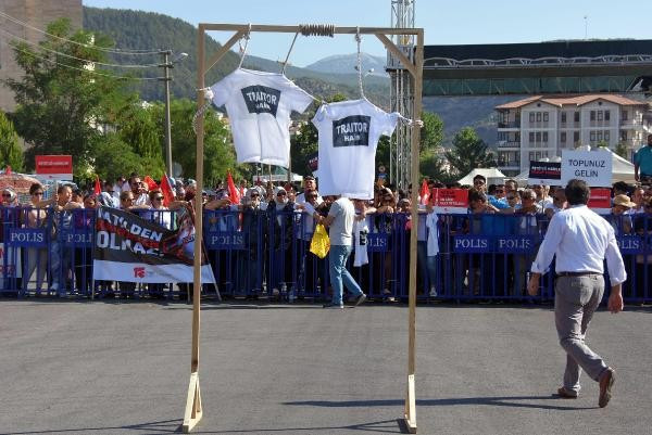 Hero tişörtlü FETÖ'cüye kapak attılar! İşte  'traitor' yanıtı - Resim: 4