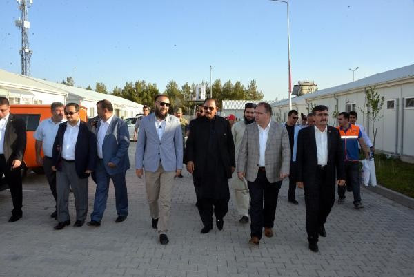 Yabancı senatör Kahramanmaraş'ta desteyle para dağıttı - Resim: 2