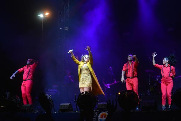 Hadise konserinde 'yok artık' dedirten görüntü - Resim: 3