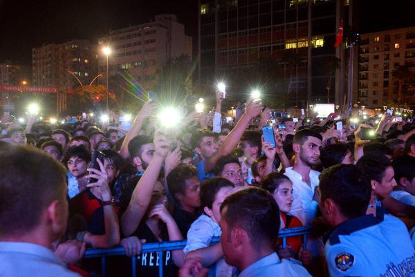 Hadise konserinde 'yok artık' dedirten görüntü - Resim: 4