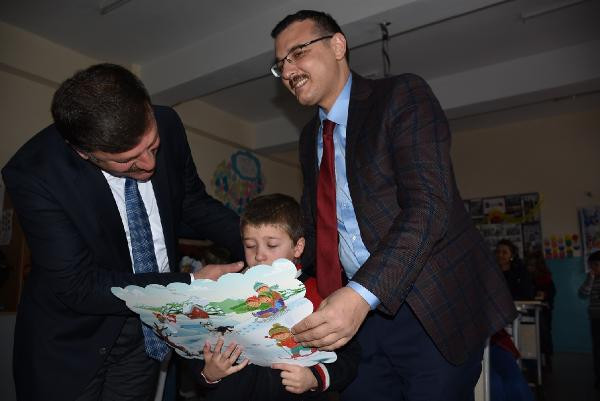 Karnesini görünce gözyaşlarına boğuldu! Kaymakam zor ikna etti - Resim: 2