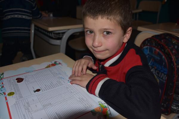 Karnesini görünce gözyaşlarına boğuldu! Kaymakam zor ikna etti - Resim: 3