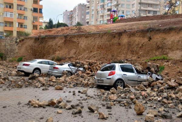 Vatandaş şoke oldu araçlar bu hale geldi - Resim: 2