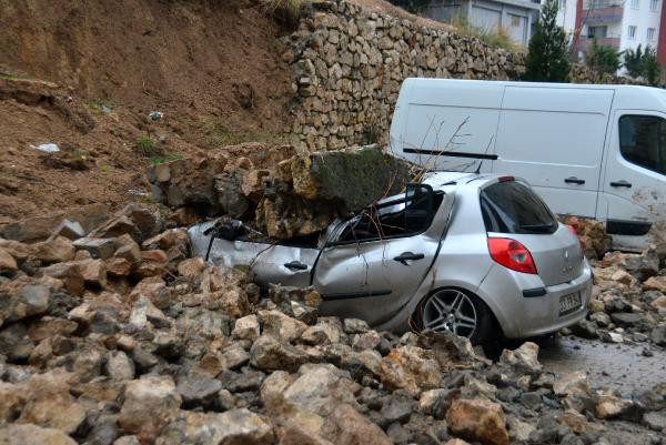 Vatandaş şoke oldu araçlar bu hale geldi - Resim: 4