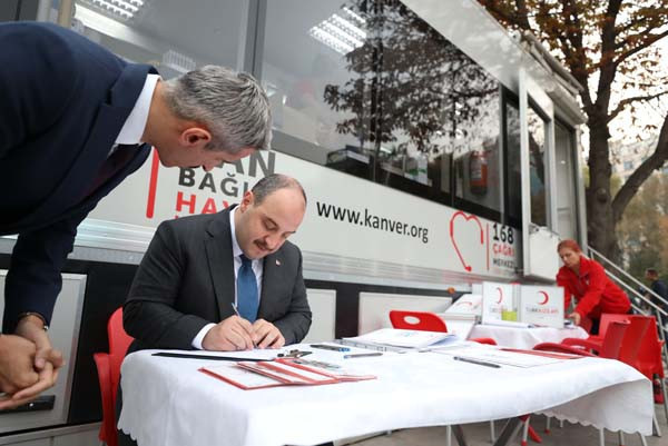 Bakan Mustafa Varank Varank ilik donörü oldu - Resim: 3
