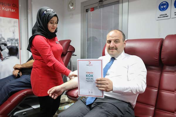 Bakan Mustafa Varank Varank ilik donörü oldu - Resim: 4