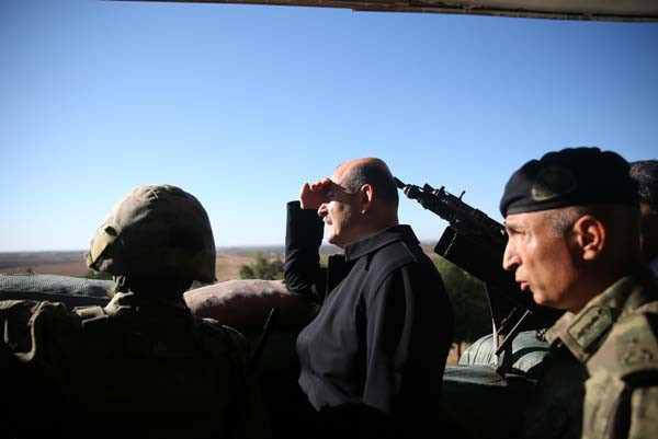 Bakan Soylu'nun gözü önünde bir terörist öldürüldü! - Resim: 1