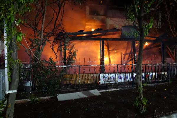 Korkutan yangın! Don atlet sokağa fırladılar... - Resim: 4