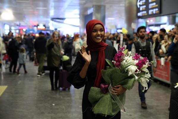 Dünyanın ilk tesettürlü top modeli Türkiye'ye geldi... - Resim: 2