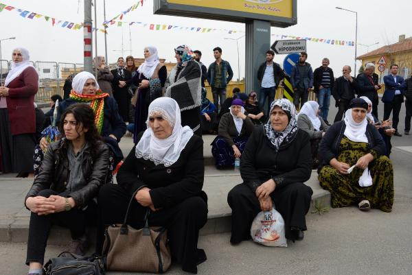 Pervin Buldan'dan Akşener'e: Erkek gibi takılırsan yok olursun - Resim: 2