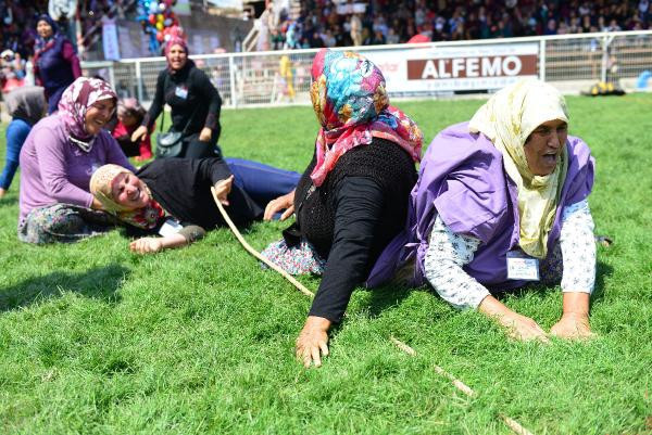 Herkes şaşkın bakışlarla onları izledi! İşte renkli kareler - Resim: 4