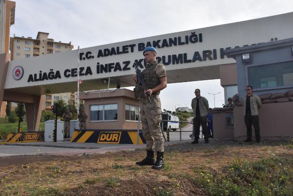 ABD'li Papaz Brunson yeniden hakim karşısında! Didik didik arandılar... - Resim: 2