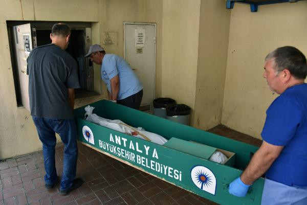 Yürek yakan kare! Bebeğiyle birlikte aynı tabutta - Resim: 3