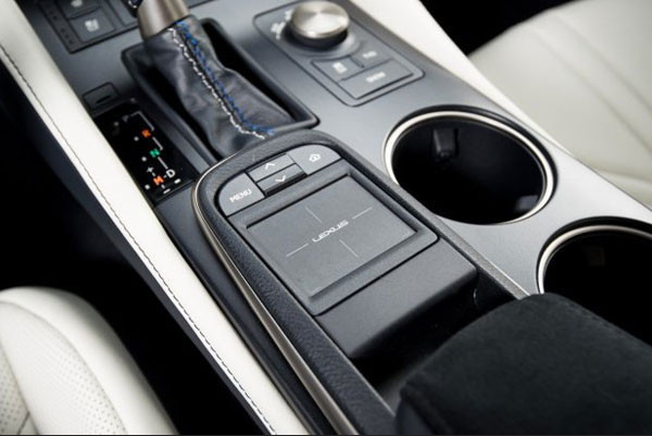 Lexus'un en hızlı modeli RC F yollara çıkıyor. - Resim: 3