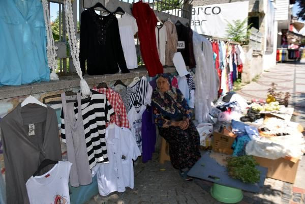 90 yaşında pazarda tezgah açıp, hasta oğluna bakıyor - Resim: 1