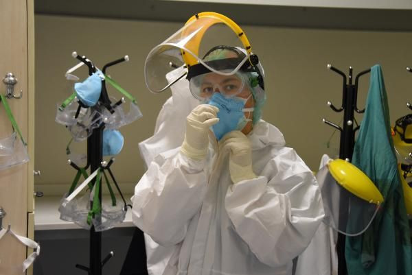 Koronavirüs yoğun bakım ünitesinde neler yaşanıyor? İşte o görüntüler - Resim: 1