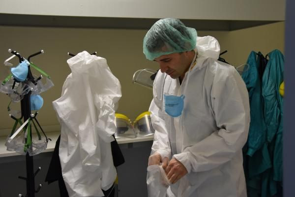 Koronavirüs yoğun bakım ünitesinde neler yaşanıyor? İşte o görüntüler - Resim: 2