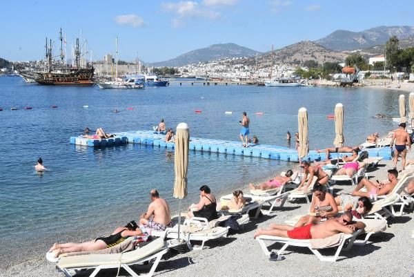 Yaz mevsimini aratmayan görüntüler! Bodrum'da ekim ayında deniz keyfi - Resim: 1
