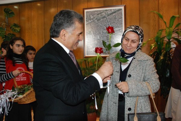 Memduh Büyükkılıç aslen nereli eşi Necmiye ve çocukları kimdir? - Resim: 1