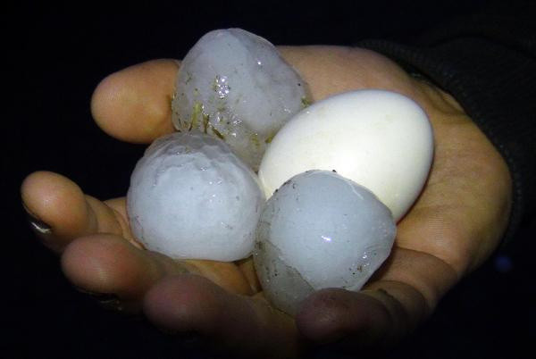 5 saniyede böyle oldu! Yozgat'ta ceviz büyüklüğündeki dolu hastanelik etti - Resim: 0