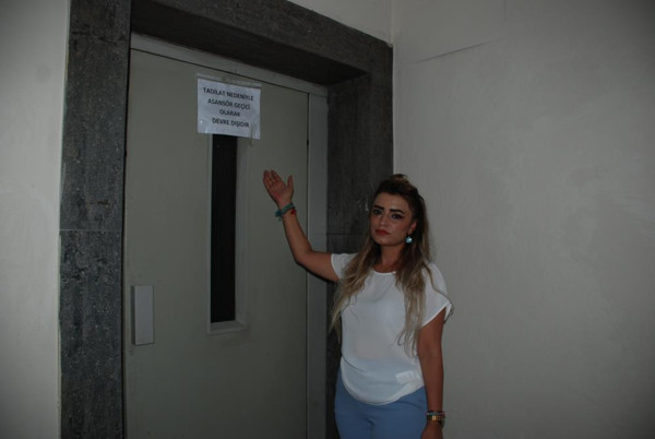 İzmir'de yazıyı görünce şaştı kaldı tek başına kaldı! Kemal Sunal filmi gerçek oldu - Resim: 2