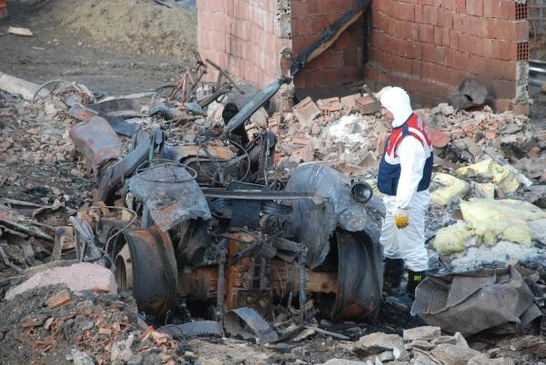 5 kişilik aile sır oldu! Enkazdaki aramalar sona erdi! - Resim: 1