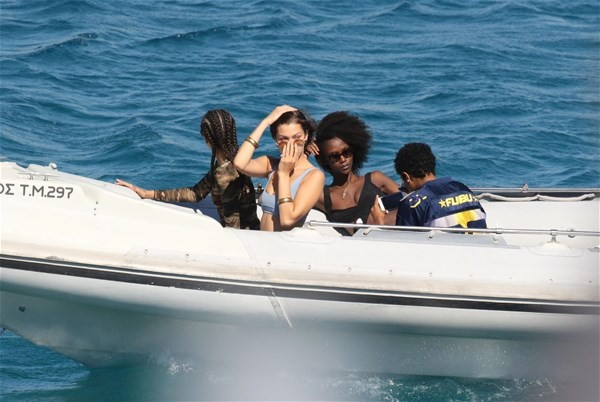 Kendall Jenner ve Bella Hadid'ten yeni trend! - Resim: 3