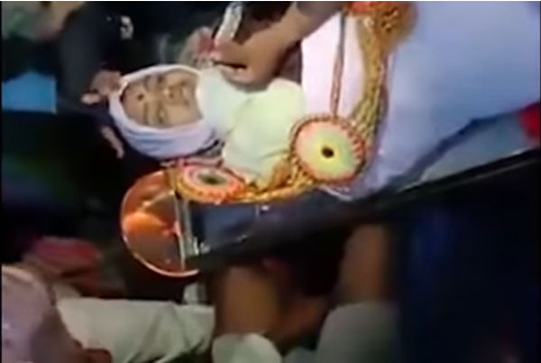 Cenaze töreninde düğün yapıp ölen kız arkadaşıyla evlendi - Resim: 4