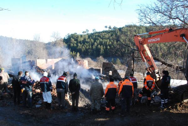 Kastamonu'da vahşet! 5 kişilik aile önce bir çuvala sonra bir tabuta sığdı - Resim: 2