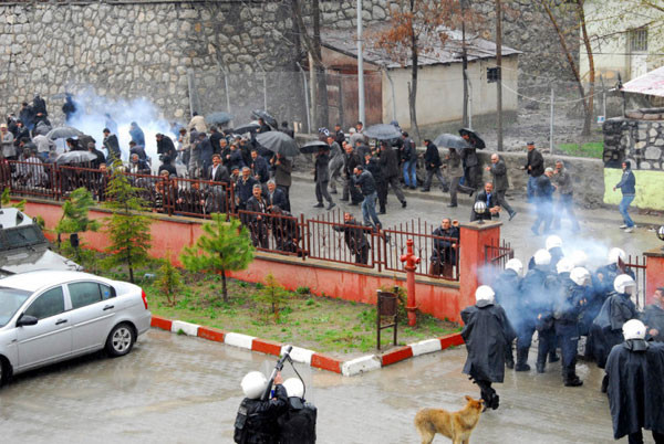 Köy korucuları kongresinde olay - Resim: 2