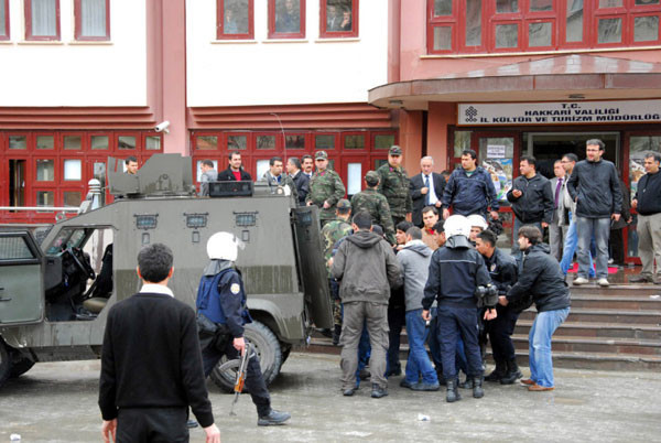 Köy korucuları kongresinde olay - Resim: 3