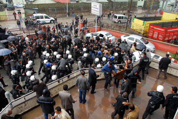 Köy korucuları kongresinde olay - Resim: 4