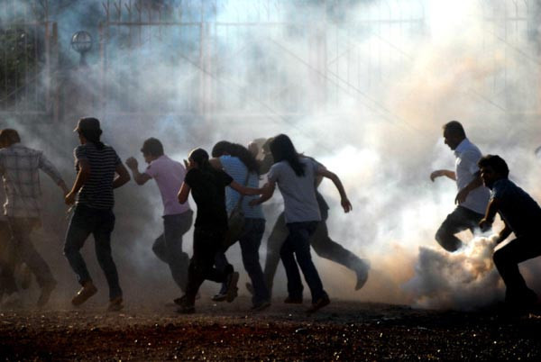 Diyarbakır sokakları yine karıştı - Resim: 4