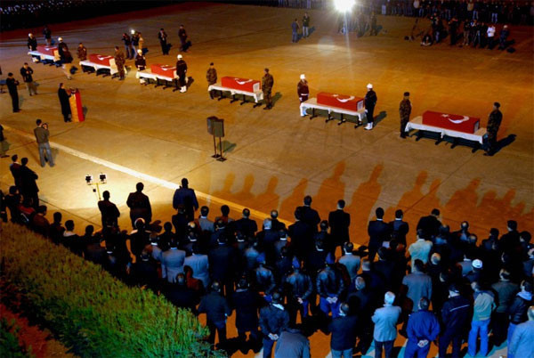 Diyarbakır'da 6 polis için cenaze töreni - Resim: 1