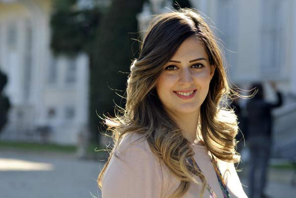 Abdülhamit'in güzeller güzeli torunu sunucu oluyor - Resim: 2