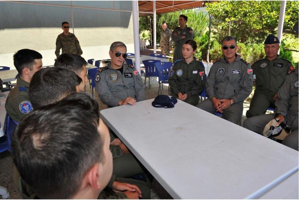 Orgeneral 'Genç kartalları' havuza attı - Resim: 2