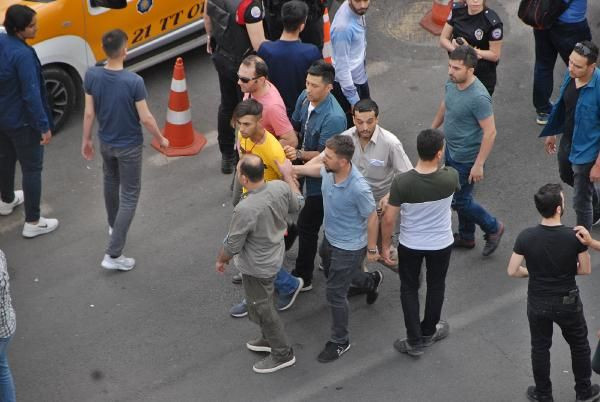 Diyarbakır'da cadde ortasında taşlı sopalı kavga - Resim: 4
