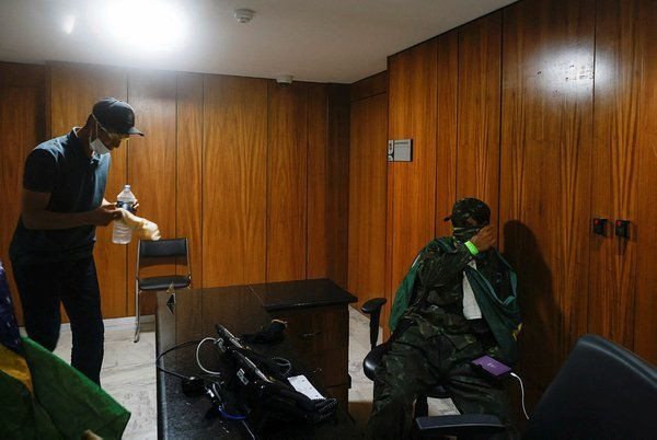 Bolsonaro seçimi kaybedip ABD'ye kaçtı! Brezilya'da binlerce taraftarı kongre binasını bastı - Resim: 4