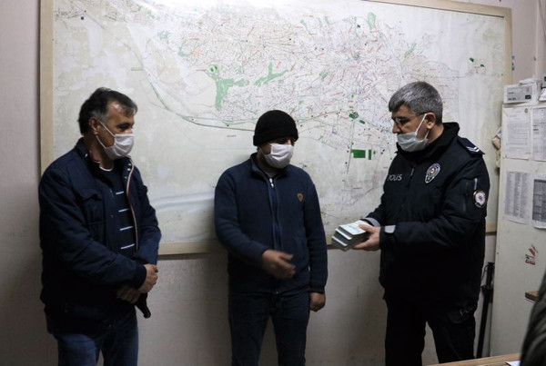 Kahramanmaraş'ta işçiden alkışlanacak hareket: Bizler bulunca duygulandık - Resim: 0