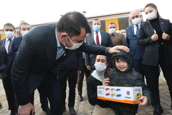 Bakan Murat Kurum duyurdu: Evler 2-3 ay içerisinde teslim edilecek, insanüstü mücadele ettik - Resim: 0