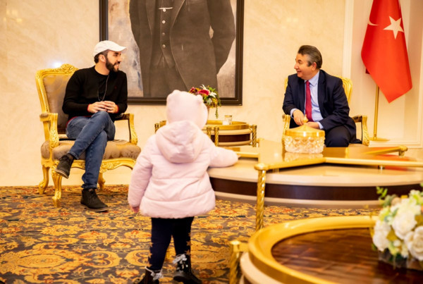 El Salvador Devlet Başkanı'ndan Esra Erol göndermesi! Esprili tweeti Twitter'ı salladı - Resim: 1