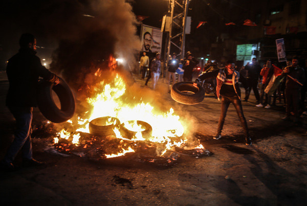 Mescid-i Aksa’nın ışıkları söndü Gazze sokağa döküldü! - Resim: 2