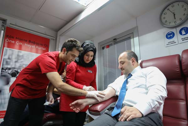 Bakan Mustafa Varank Varank ilik donörü oldu - Resim: 2