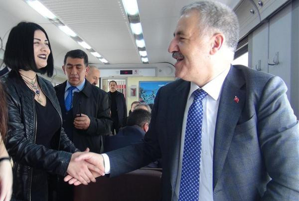 Ahmet Arslan Doğu Ekspresi'ne binince ilgi odağı oldu - Resim: 1